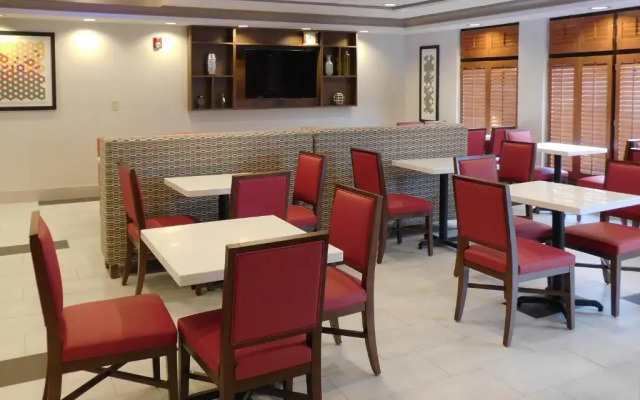 Holiday Inn Express Coventry S - West Warwick Area