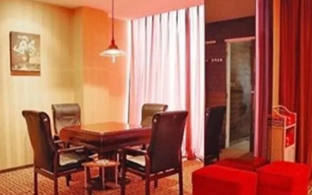 Four Seas Hotel
