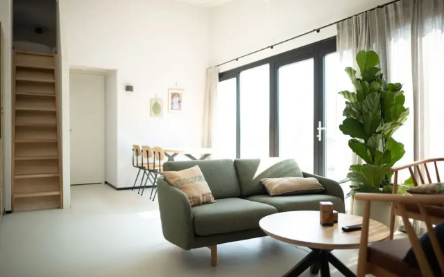 Modern Lodge With Dishwasher, Near the Beach