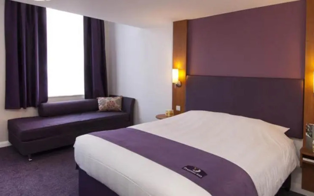 Premier Inn Wigan West (m6, J26)