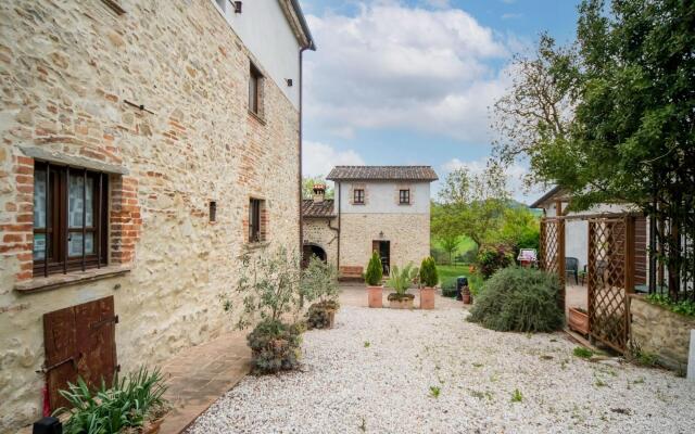 Apartment on Beautiful Estate With Pool Near the Art