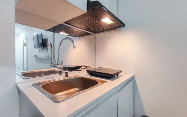 Warm And Cozy Style Studio Room At Paltrow City Apartment
