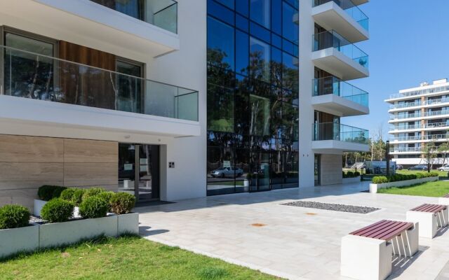 Blue Apartment With Sea View by Renters