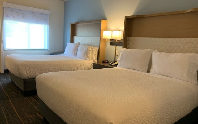 Elk Lake Inn & Suites Victoria