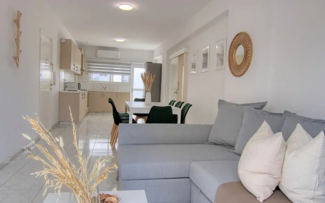 Phaedrus Living Town Flat Stephania 302