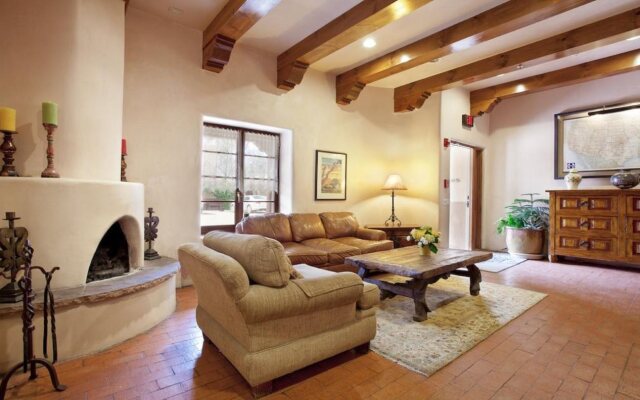 Piñon Court By La Fonda