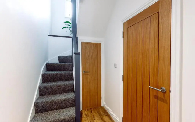 Chute House 4 bed house private garden city center