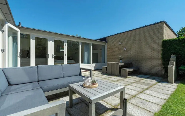 Bungalow in Sint Maartenszee Near Beach