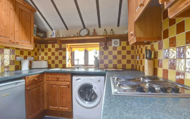 Cozy Holiday Home in Llanfaglan Near Sea