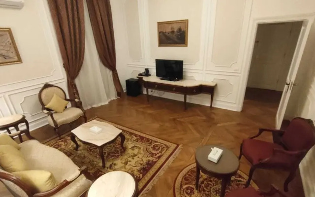 Maison Maxim De Lesseps