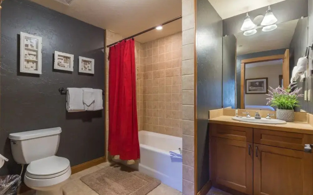 Oro Grande by Summit County Mountain Retreats