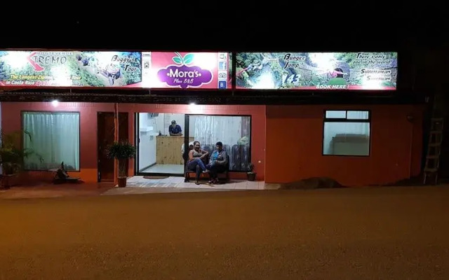 Moras Place B&B - Hostel