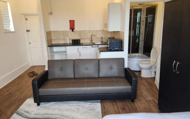 Immaculate 1-bedroom in Greenhithe