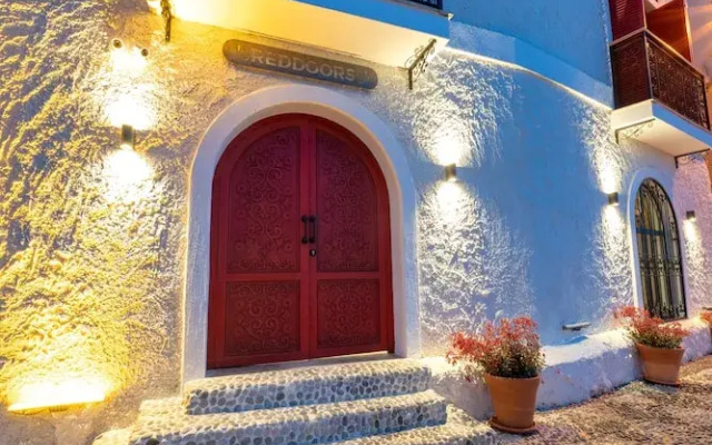 Reddoors Suites