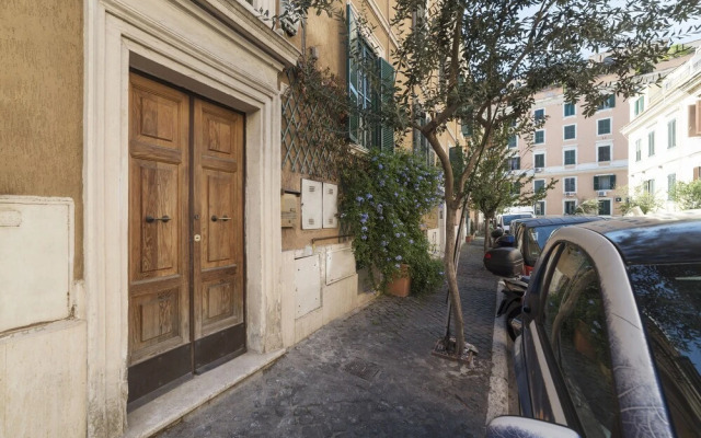 Santa Maria Maggiore Terrace Apartment