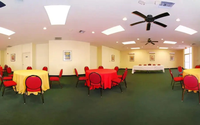 Biloxi Beach Hotel