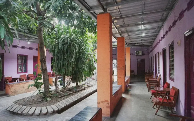 OYO Life 1972 Aman Family Inn Syariah