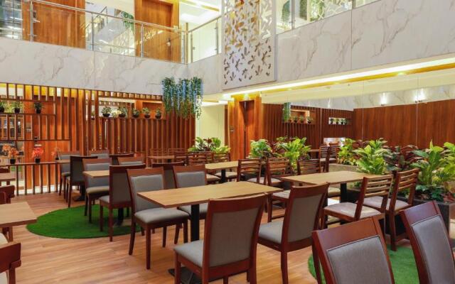 AR Suites Jewels Royale