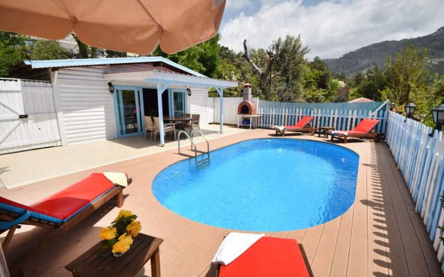 Villa Sezar by Helaltatilvillari