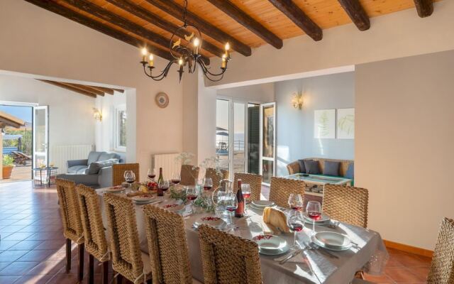 Villa Le Sorbe 12 in Caronia