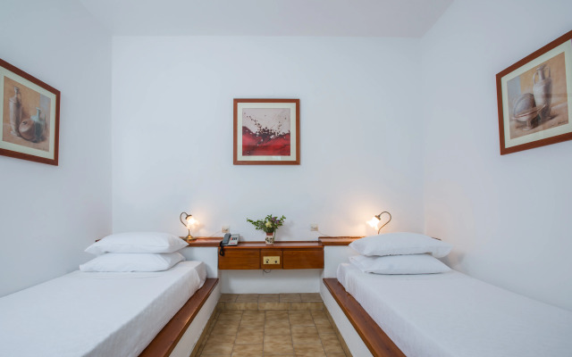 Delfinia Hotel & Bungalows