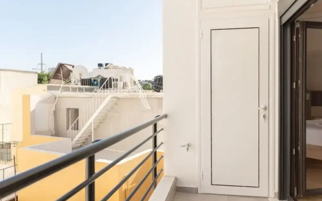 Saint Matthew Central Apartment by Senaon