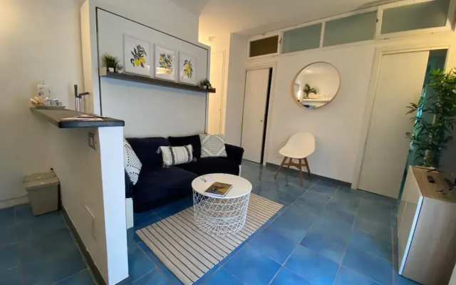 Fetta di Limone Apartment with AC and Patio