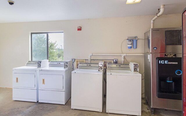 Super 8 by Wyndham New Braunfels I-35