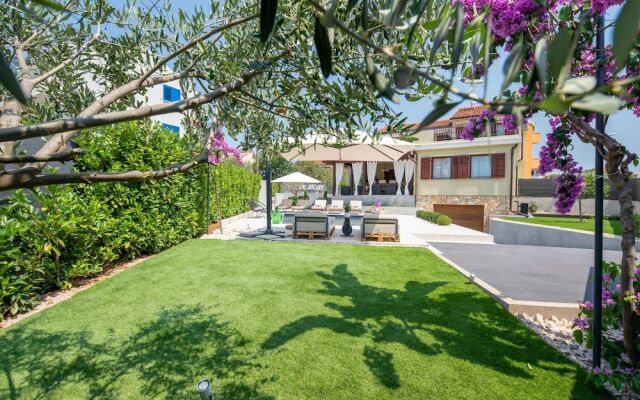 Beautiful Home in Biograd na Moru With Wifi, Outdoor Swimming Pool and Heated Swimming Pool