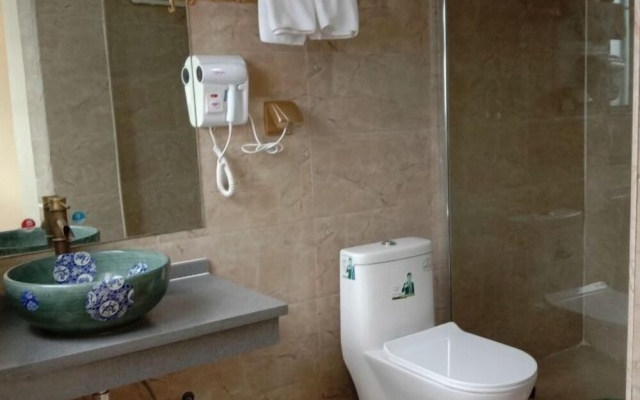 Green Island Hotel – Bathroom – Chongzuo