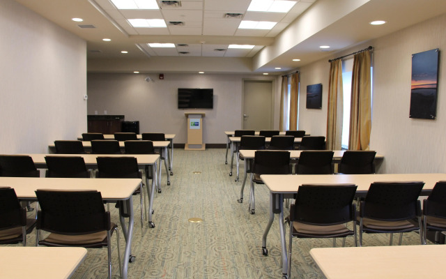 Holiday Inn Express & Suites Cold Lake by IHG