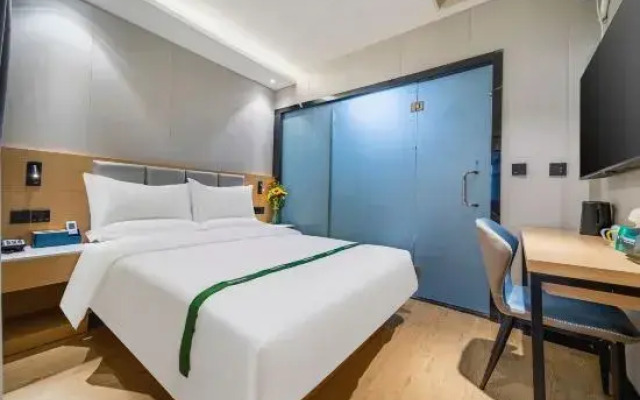GreenTree Inn Express Hotel (Shanghai Shuichan West Road Pedestrian Street Industrial Park Branch)