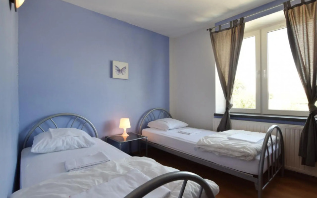 Pleasant Holiday Home with Sauna and Jacuzzi in Courtil