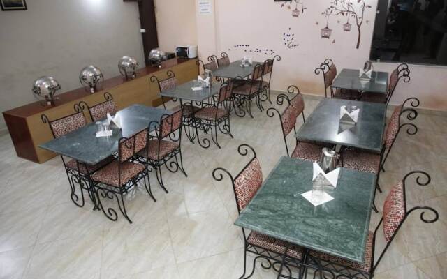 Hotel Avlokan - Near Kainchi Dham Mandir