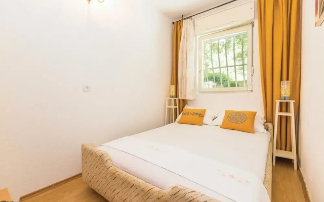 Amazing Apartment in Tucepi With 2 Bedrooms and Wifi