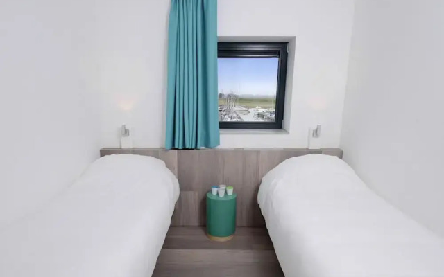 Contemporary Apartment in Kamperland near Lake