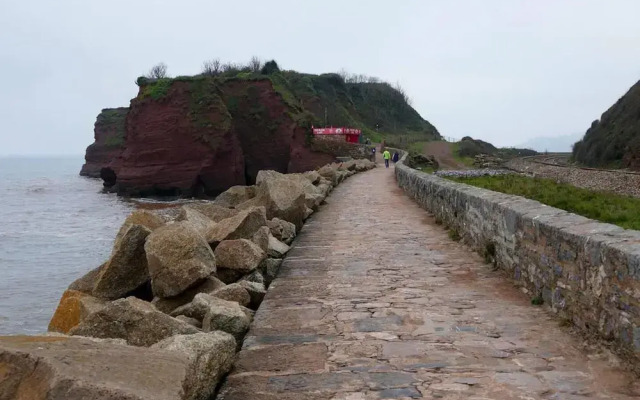 Family 4-bed Apartment in Dawlish With Sea View