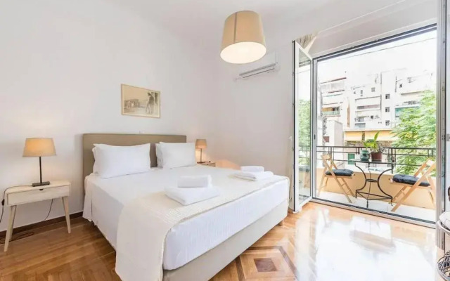 Casa Pamisou near Attiki metro station