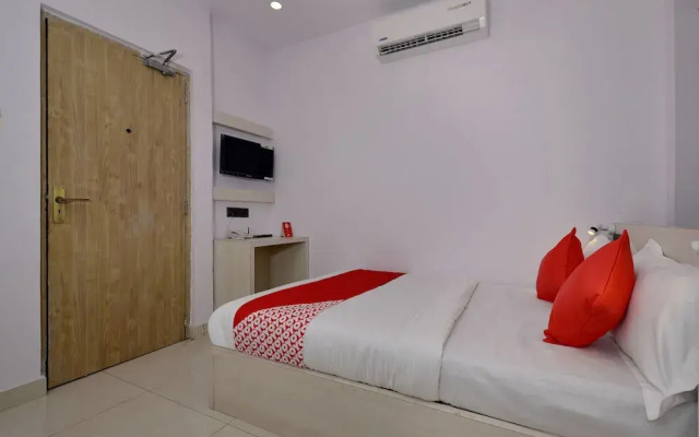 OYO Townhouse 539 Transit Express