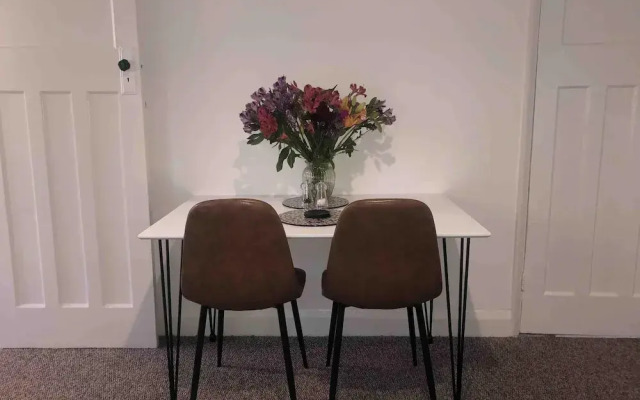 Beautiful 1-bed Apartment With Garden in London