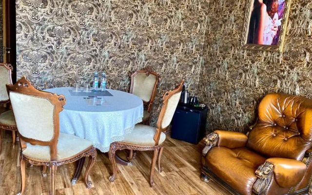 Hotel Royal (Отель Роял)