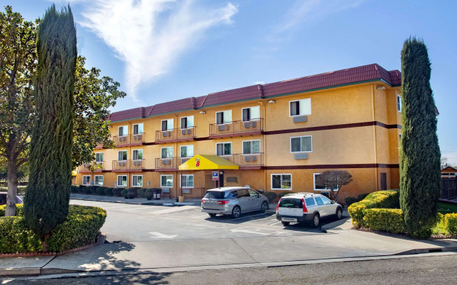 Super 8 by Wyndham Chico