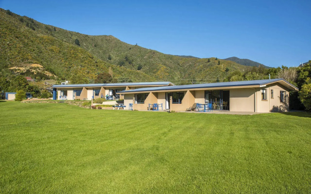 Bay Vista Waterfront Motel Picton