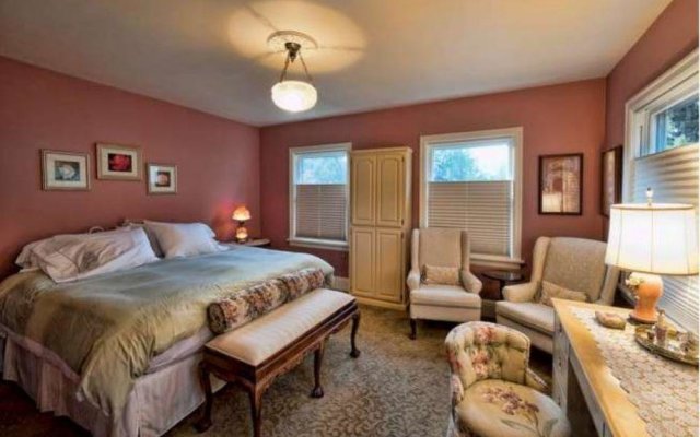 The Maxwell House Bed and Breakfast