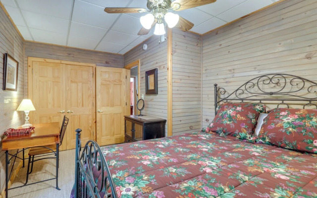 Hot Tub, Decks & Creek Access: Mccaysville Cabin!
