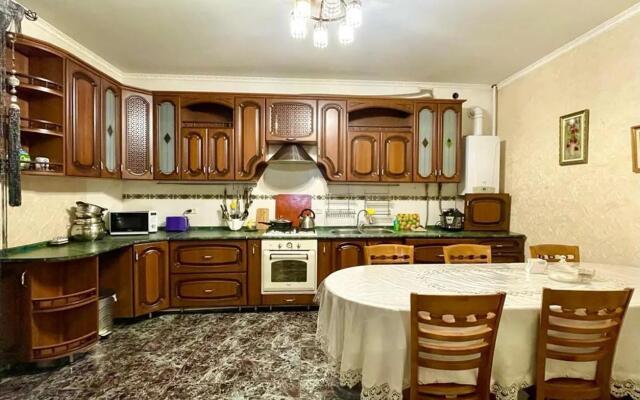 Дом на переулке Буачидзе 2