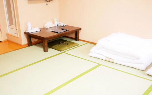 Hiroshima Peace Hotel - Hostel