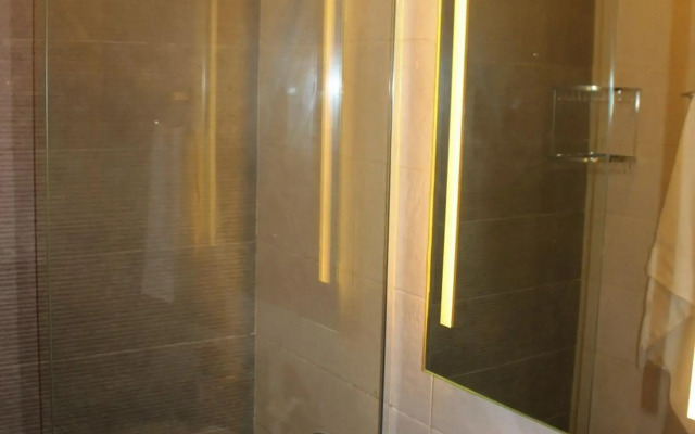 New MerryLand Hotel