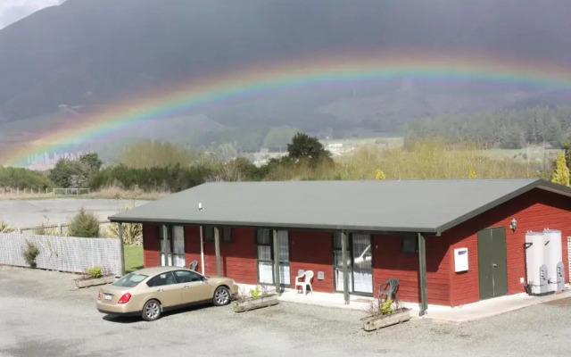 Owen River Tavern & Motels