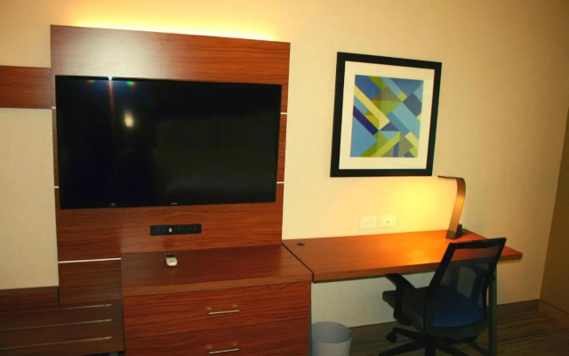 Holiday Inn Express Marina